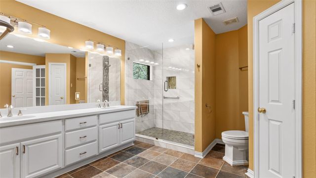 97 Avenue J, Dickinson, TX 77539