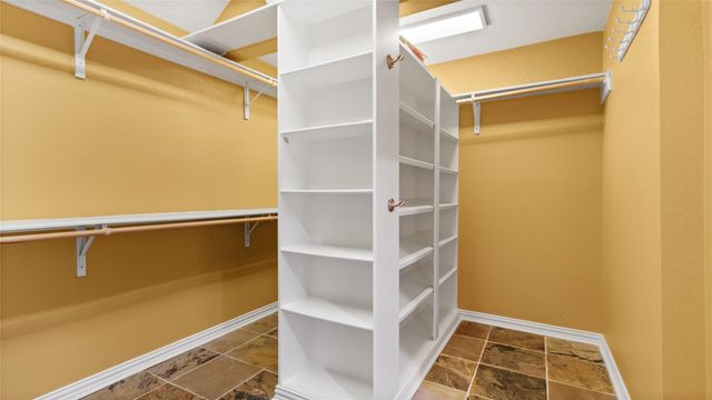 97 Avenue J, Dickinson, TX 77539