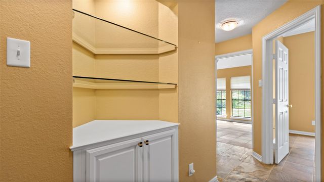 97 Avenue J, Dickinson, TX 77539