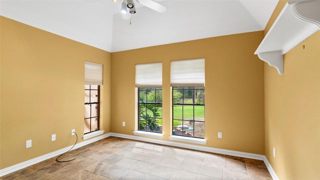 97 Avenue J, Dickinson, TX 77539