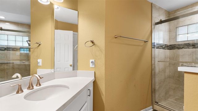 97 Avenue J, Dickinson, TX 77539