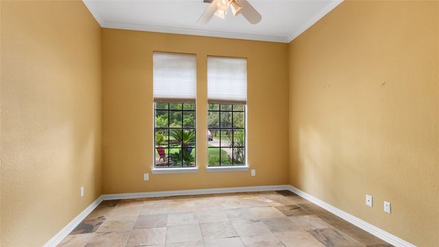 97 Avenue J, Dickinson, TX 77539