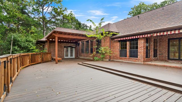 97 Avenue J, Dickinson, TX 77539
