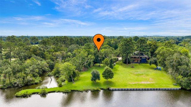 97 Avenue J, Dickinson, TX 77539