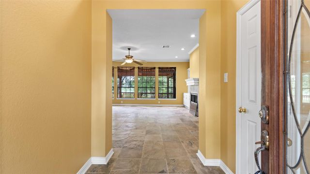 97 Avenue J, Dickinson, TX 77539