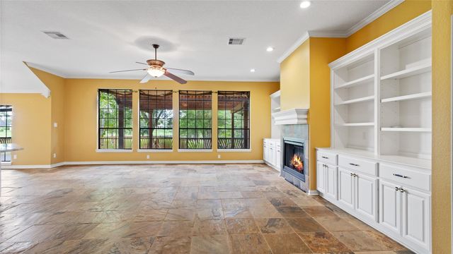 97 Avenue J, Dickinson, TX 77539