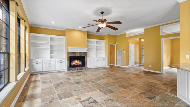 97 Avenue J, Dickinson, TX 77539