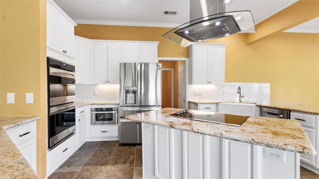 97 Avenue J, Dickinson, TX 77539