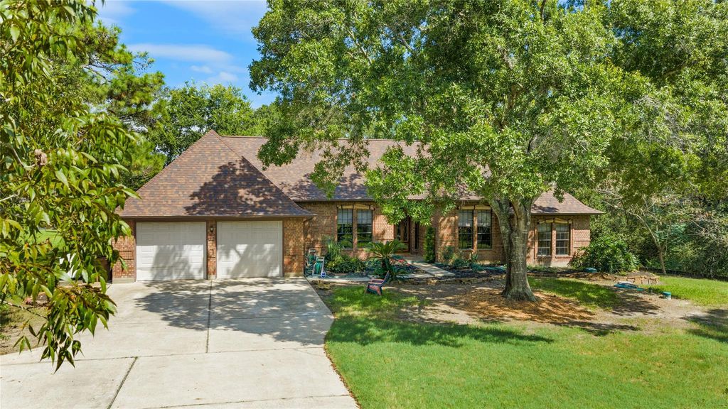 97 Avenue J, Dickinson, TX 77539