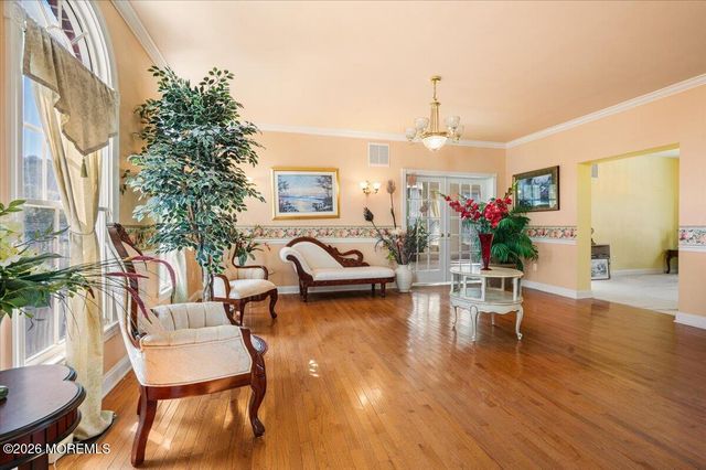 10 Huxley Court, Marlboro, NJ 07746