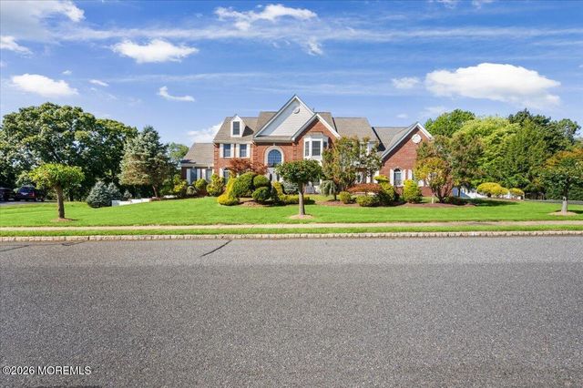 10 Huxley Court, Marlboro, NJ 07746