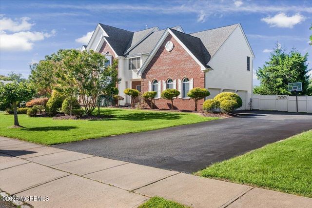 10 Huxley Court, Marlboro, NJ 07746
