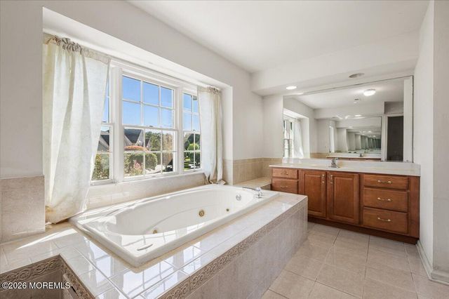 10 Huxley Court, Marlboro, NJ 07746