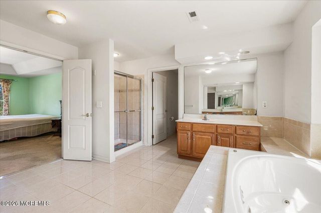 10 Huxley Court, Marlboro, NJ 07746