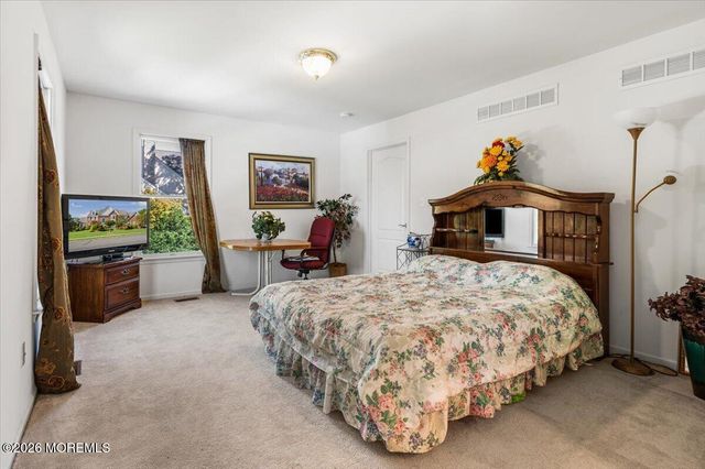 10 Huxley Court, Marlboro, NJ 07746