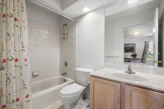 10 Huxley Court, Marlboro, NJ 07746