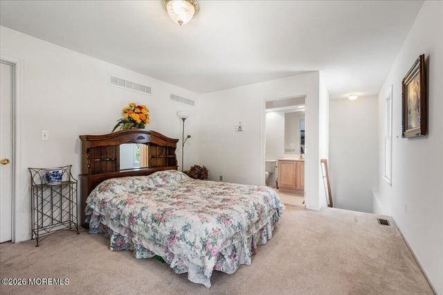 10 Huxley Court, Marlboro, NJ 07746