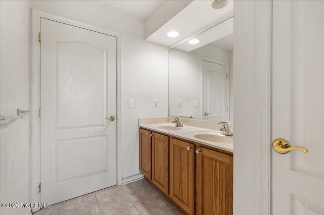 10 Huxley Court, Marlboro, NJ 07746
