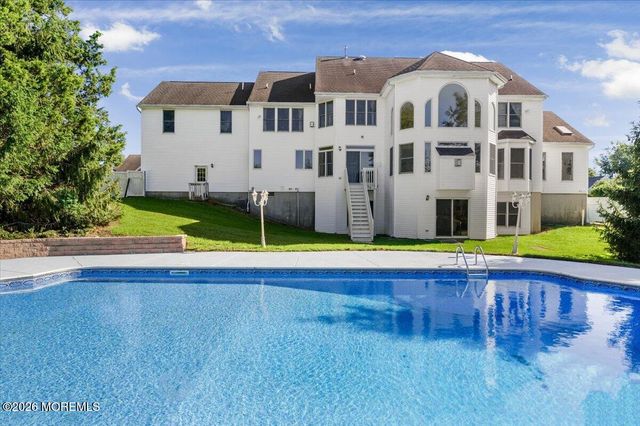 10 Huxley Court, Marlboro, NJ 07746