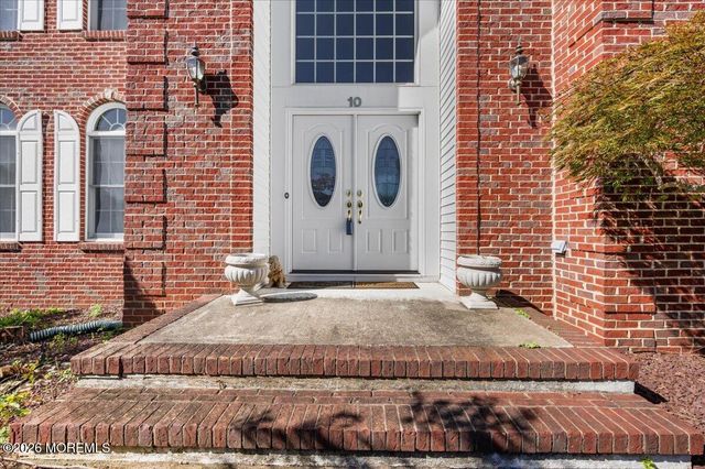 10 Huxley Court, Marlboro, NJ 07746