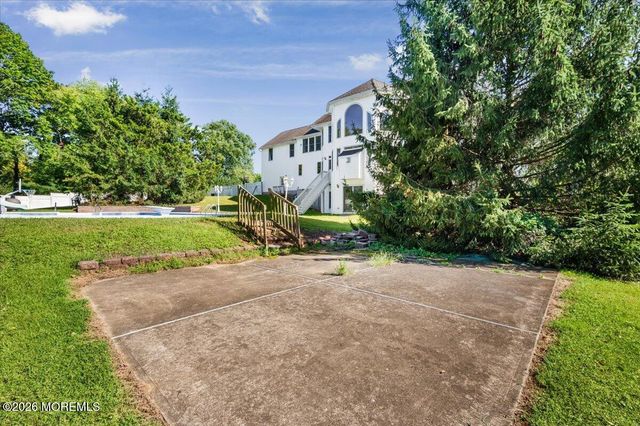 10 Huxley Court, Marlboro, NJ 07746