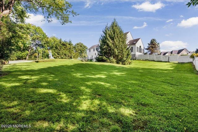10 Huxley Court, Marlboro, NJ 07746