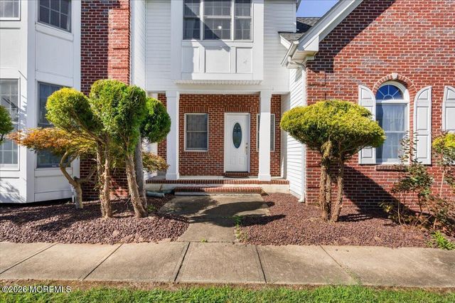 10 Huxley Court, Marlboro, NJ 07746