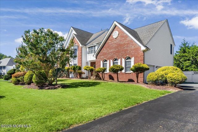 10 Huxley Court, Marlboro, NJ 07746