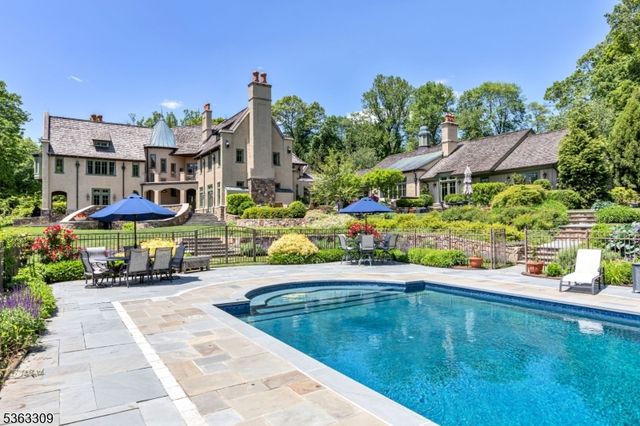66 Charles Road, Bernardsville Boro, NJ 07924