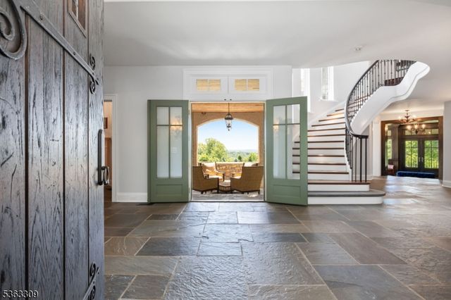 66 Charles Road, Bernardsville Boro, NJ 07924