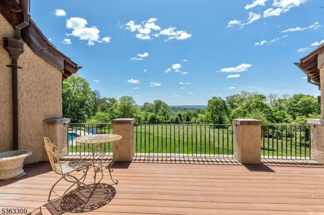 66 Charles Road, Bernardsville Boro, NJ 07924