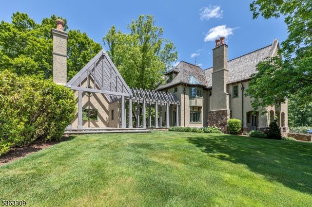 66 Charles Road, Bernardsville Boro, NJ 07924