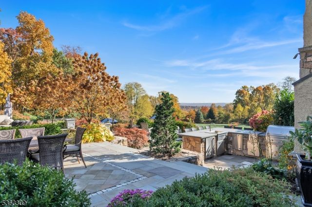 66 Charles Road, Bernardsville Boro, NJ 07924