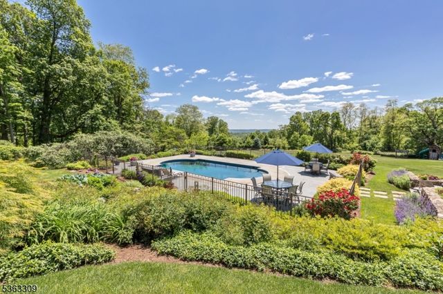 66 Charles Road, Bernardsville Boro, NJ 07924