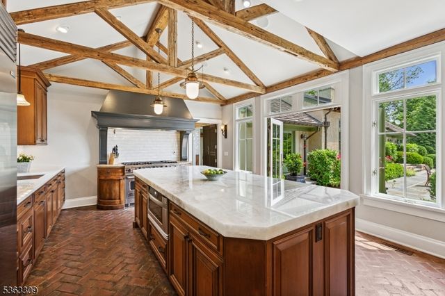 66 Charles Road, Bernardsville Boro, NJ 07924