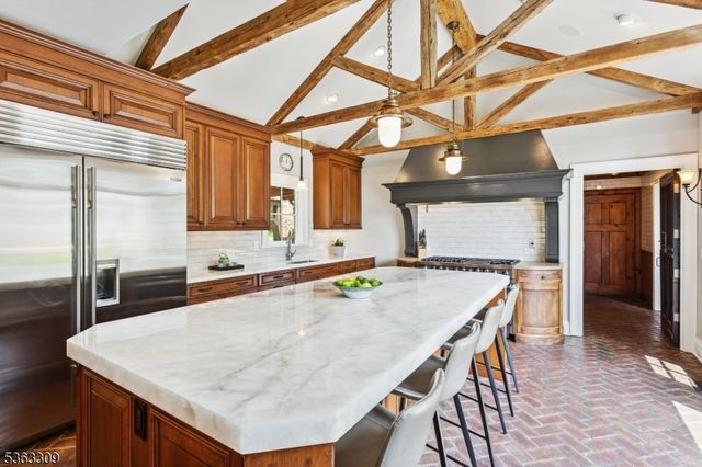 66 Charles Road, Bernardsville Boro, NJ 07924