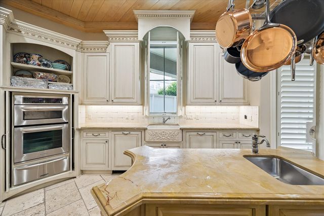 2242 Pelham Drive, Houston, TX 77019
