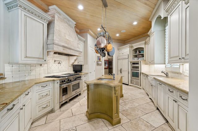 2242 Pelham Drive, Houston, TX 77019