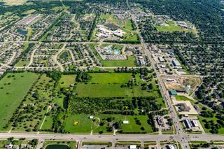 1418 N Rock Rd, Derby, KS 67037