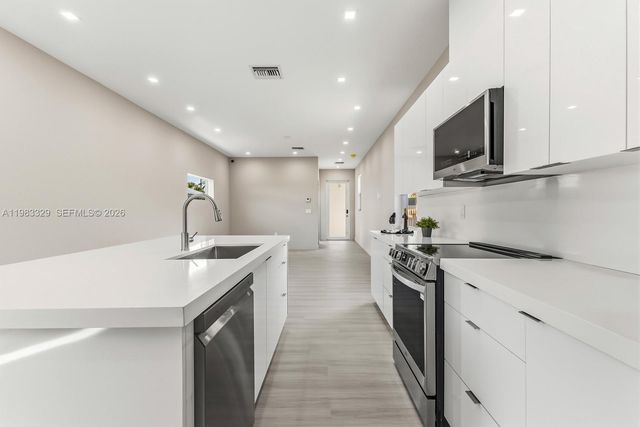 1028 NW 8th Ave, Fort Lauderdale, FL 33311