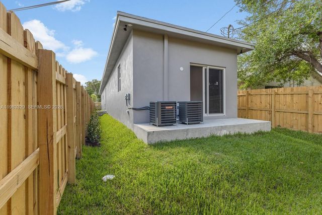 1028 NW 8th Ave, Fort Lauderdale, FL 33311