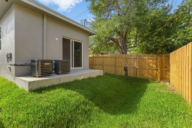 1028 NW 8th Ave, Fort Lauderdale, FL 33311