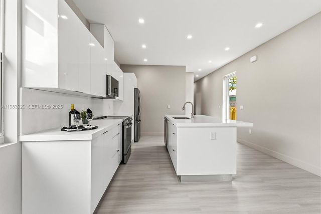 1028 NW 8th Ave, Fort Lauderdale, FL 33311