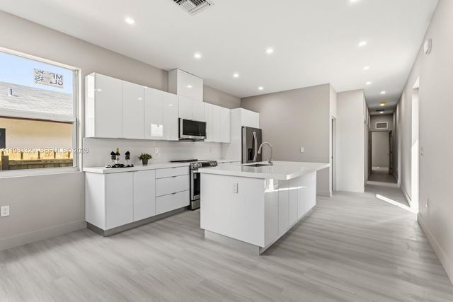 1028 NW 8th Ave, Fort Lauderdale, FL 33311