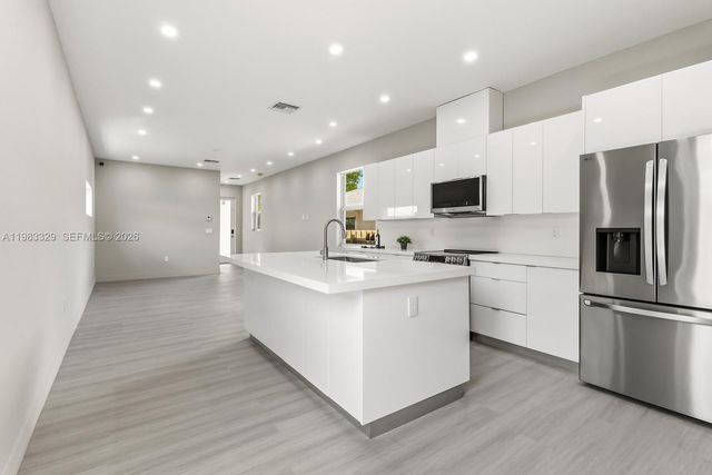 1028 NW 8th Ave, Fort Lauderdale, FL 33311