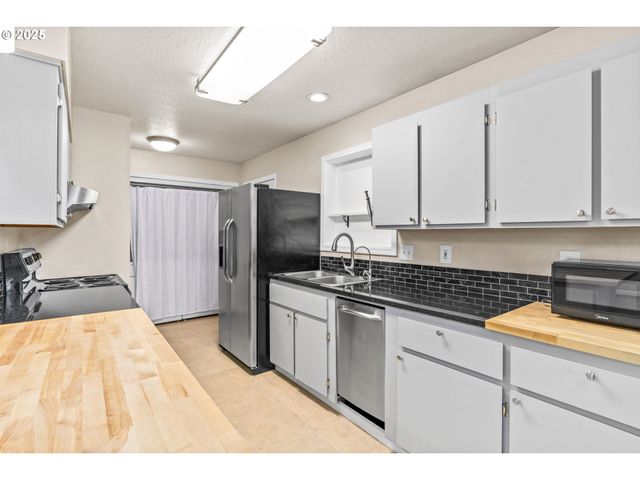 955 TERRITORIAL St, Harrisburg, OR 97446