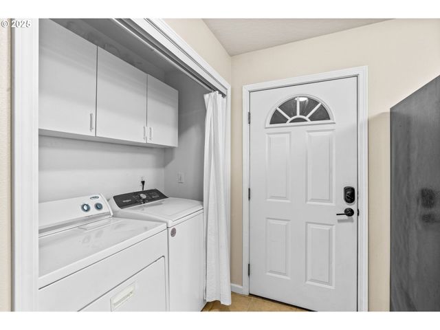 955 TERRITORIAL St, Harrisburg, OR 97446