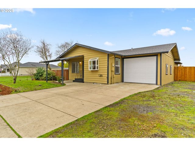 955 TERRITORIAL St, Harrisburg, OR 97446