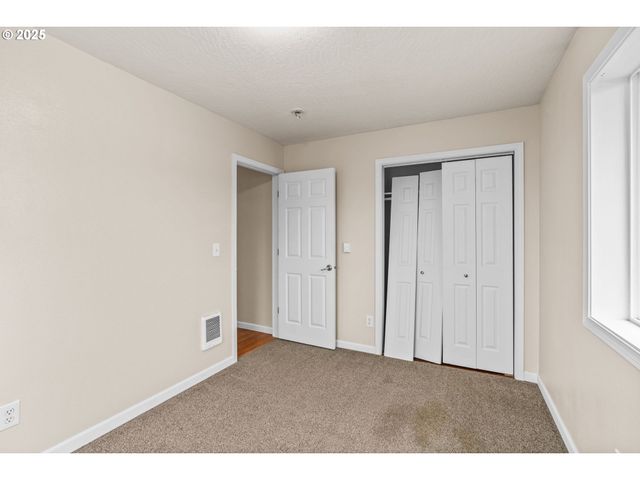 955 TERRITORIAL St, Harrisburg, OR 97446