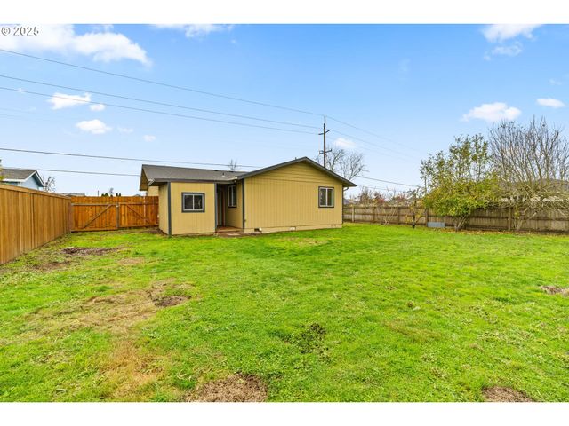 955 TERRITORIAL St, Harrisburg, OR 97446